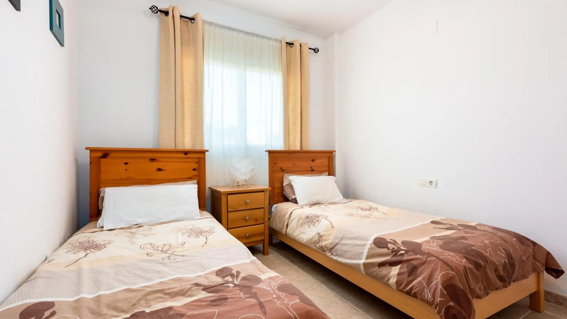 Casares Del Sol Yohannsanae Regione 0*,
